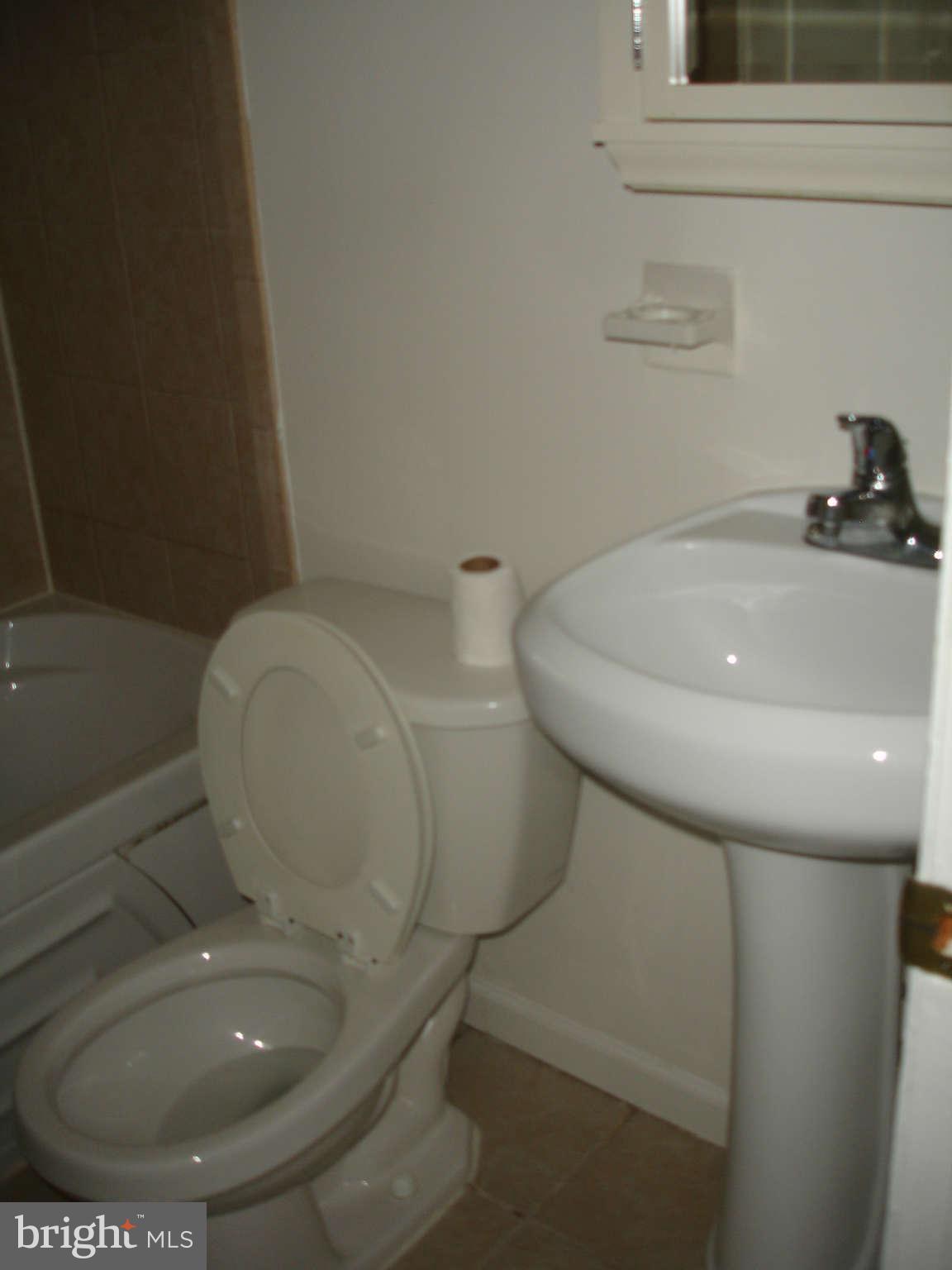 1432 Howard Road Southeast Washington, DC 20020 - Photo 10 of 11 Bath