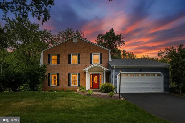 $1,025,000 | 8 Bouldercrest Court, Rockville, MD 20850