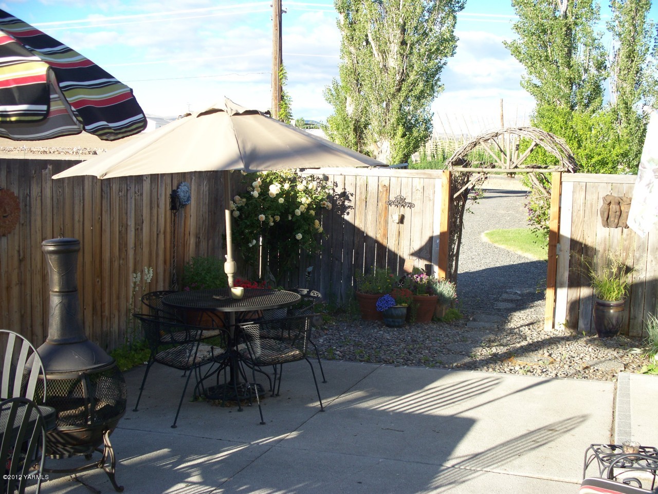 290 Beane Road Moxee, WA 98936 - Photo 17 of 19 a view of outdoor dining space in front of house