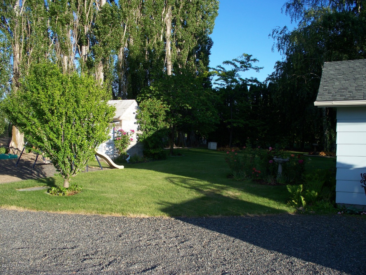 290 Beane Road Moxee, WA 98936 - Photo 3 of 19 a view of a garden with a bench in the patio