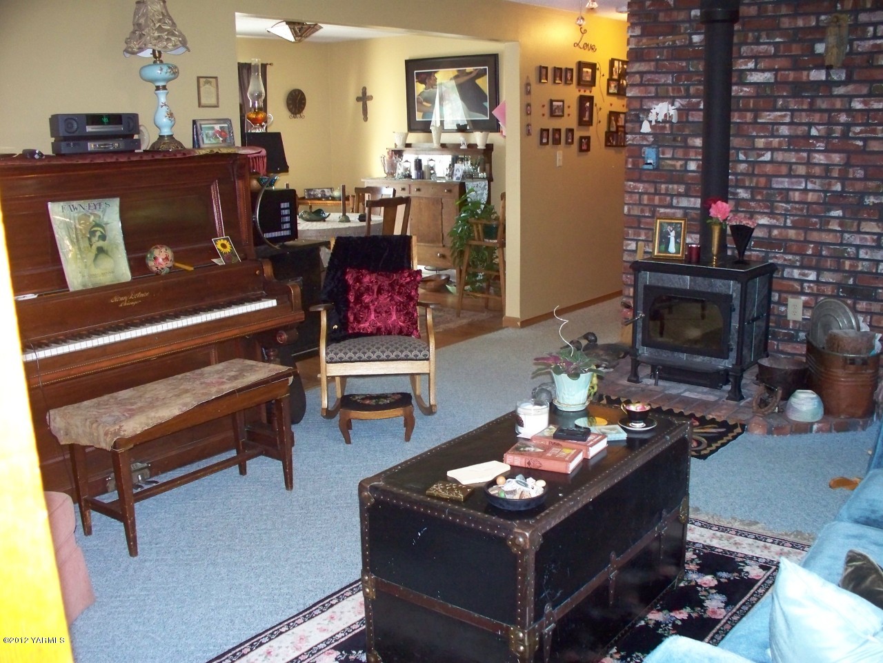 290 Beane Road Moxee, WA 98936 - Photo 8 of 19 a living room with furniture and a fireplace