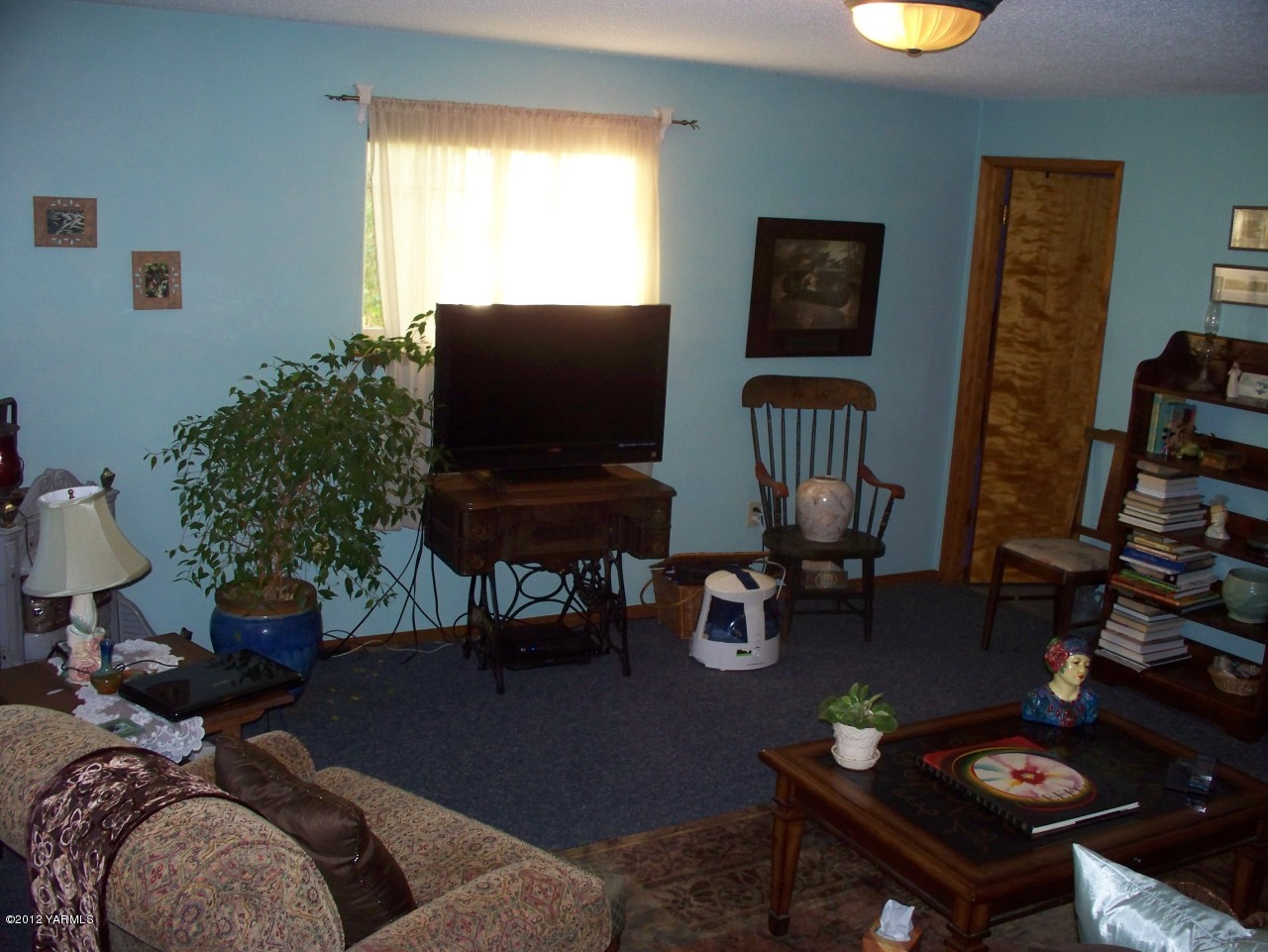 290 Beane Road Moxee, WA 98936 - Photo 9 of 19 a living room with furniture and a flat screen tv with bookshelf