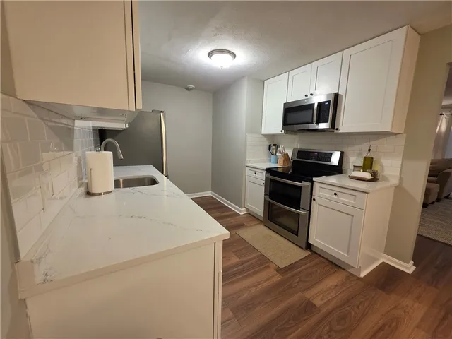 $220,000 | 300 Smithfield Road, Unit P321, North Providence, RI 02904