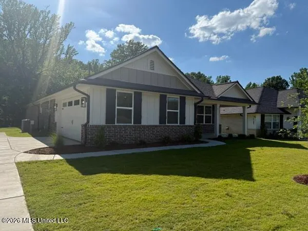 $369,650 | 8823 Jackson Lane, Olive Branch, MS 38654