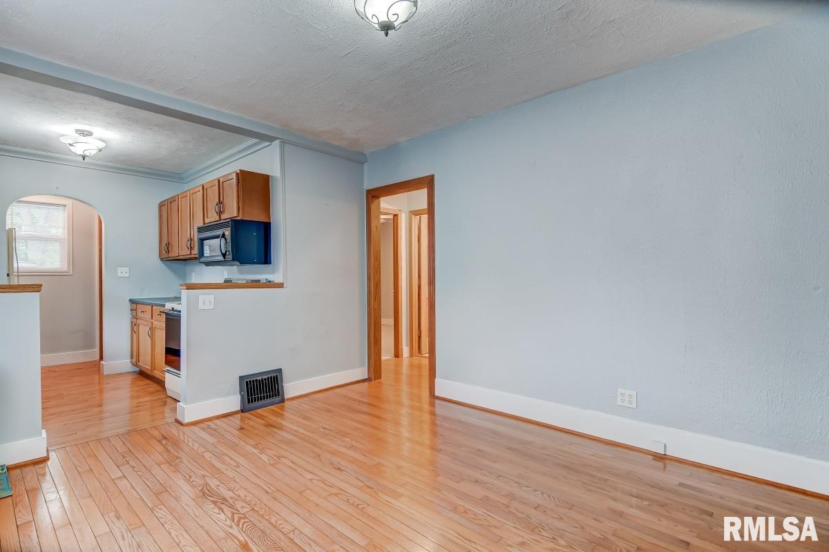 901 Cleveland Avenue Springfield, IL 62704 - Photo 12 of 33