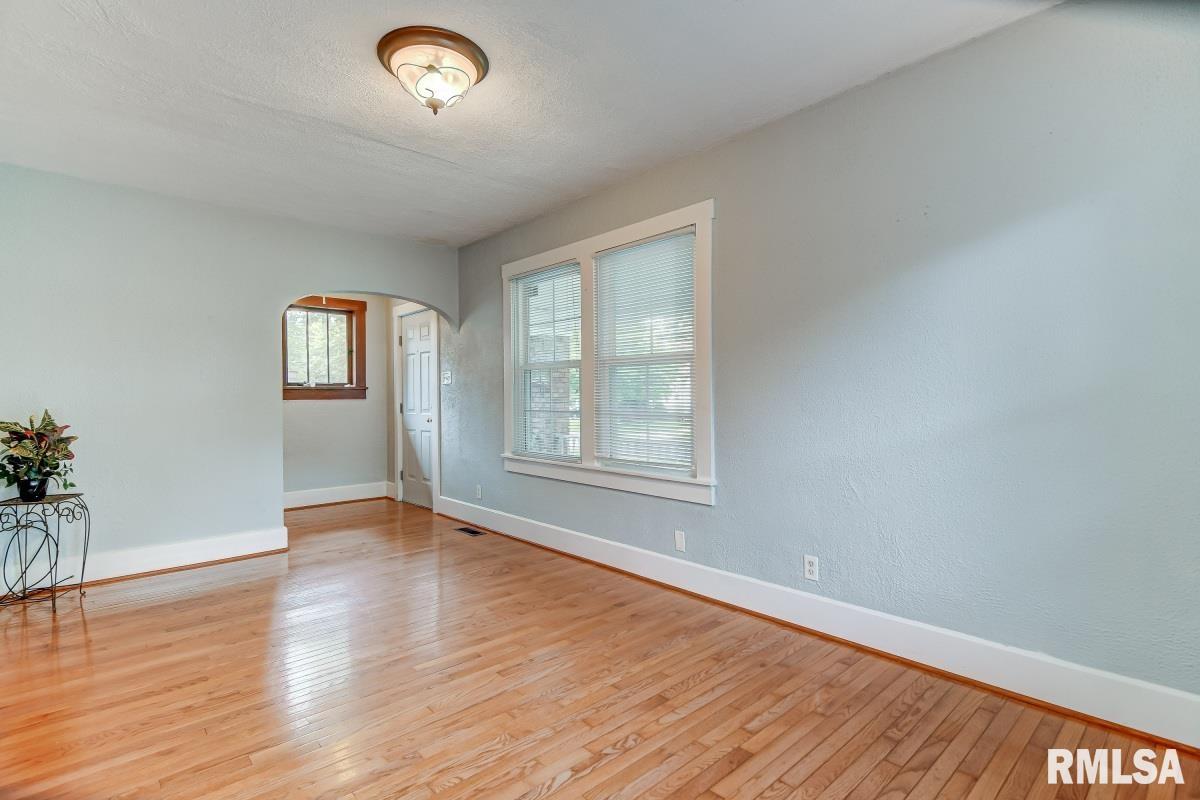 901 Cleveland Avenue Springfield, IL 62704 - Photo 4 of 33