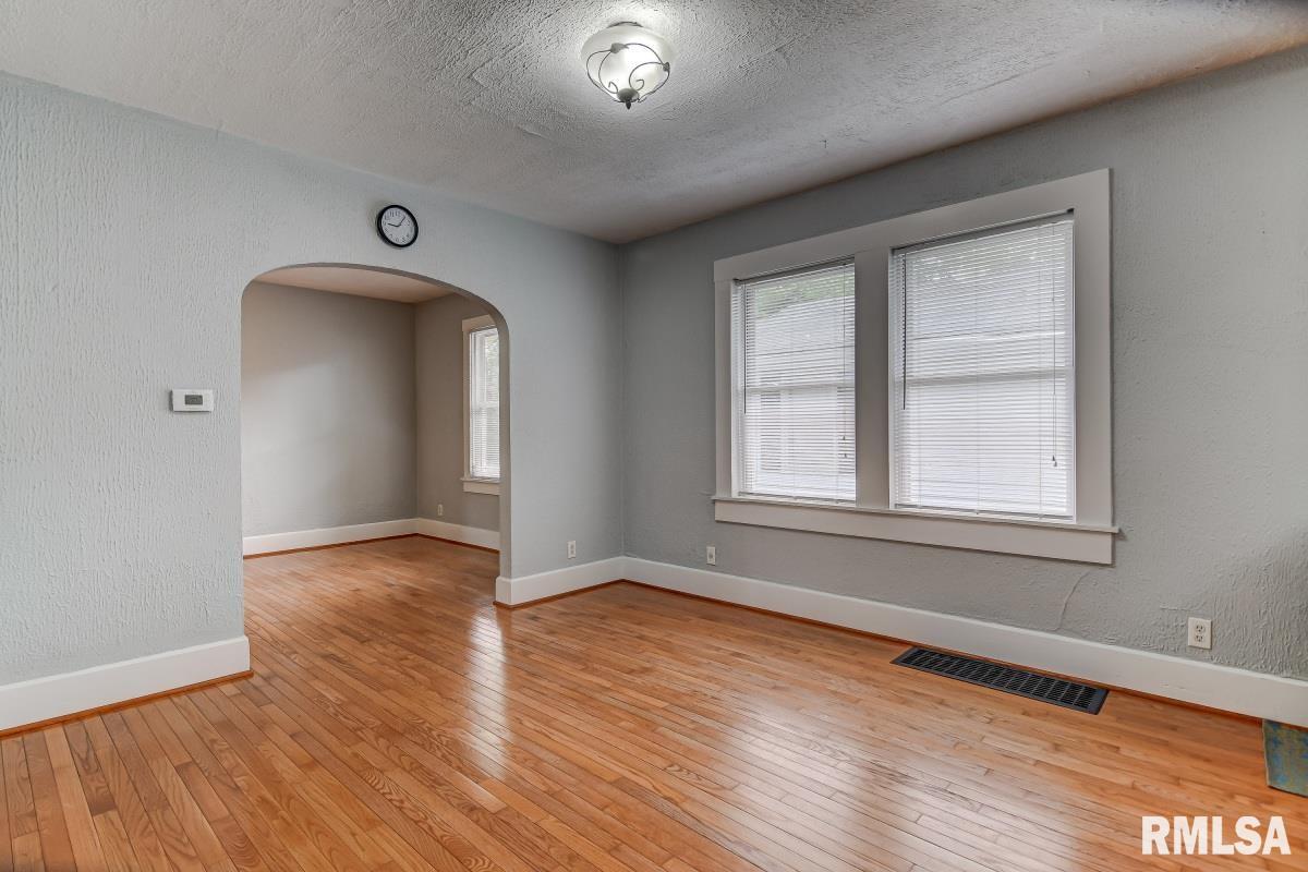 901 Cleveland Avenue Springfield, IL 62704 - Photo 6 of 33