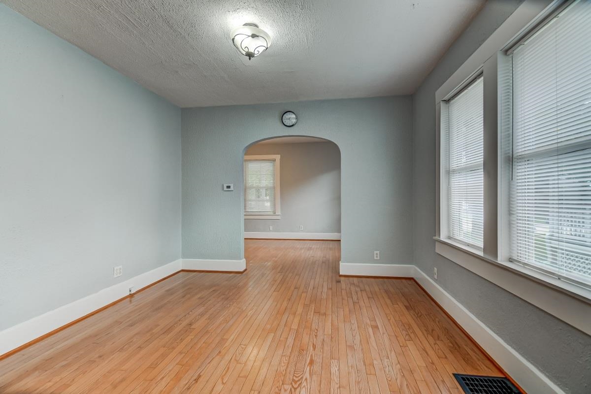 901 Cleveland Avenue Springfield, IL 62704 - Photo 8 of 33