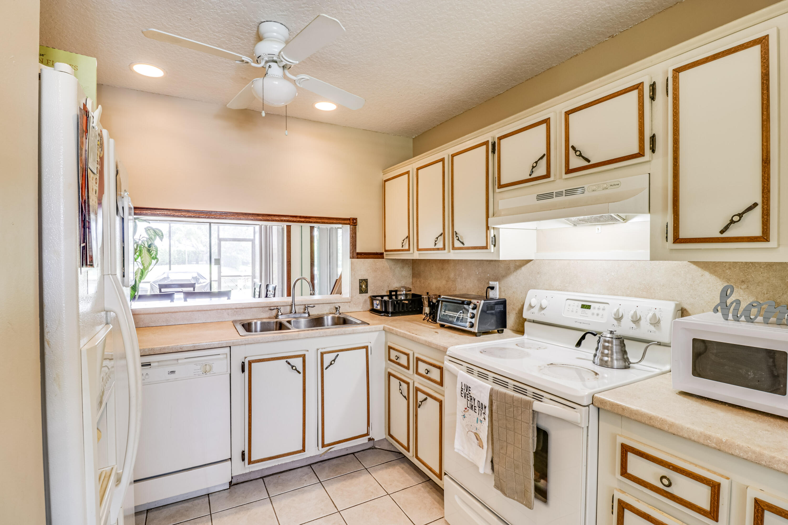 12127 Rosedale Terrace Boynton Beach, FL 33437 - Photo 4 of 31 IMG_1143-hdr