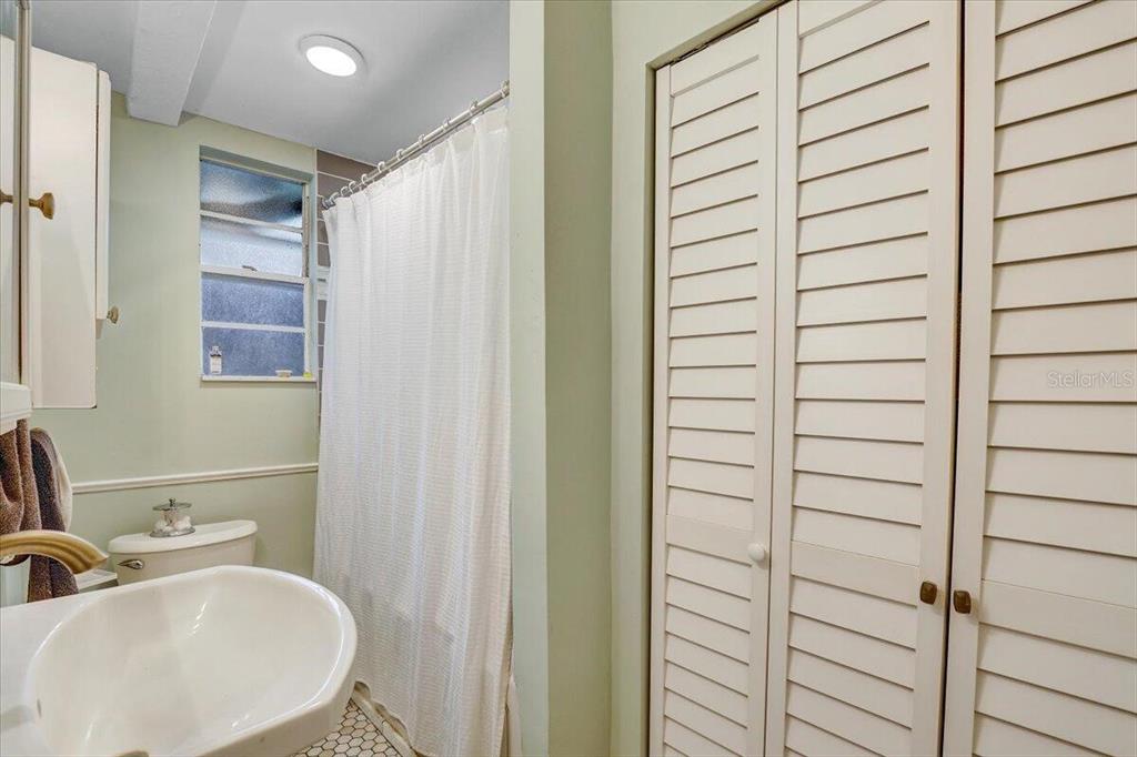 3219 West Hawthorne Road Tampa, FL 33611 - Photo 14 of 38 Gallery Image 14
