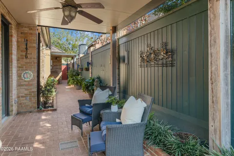 $961,000 | 309 Oakleaf Drive, Lafayette, LA 70503