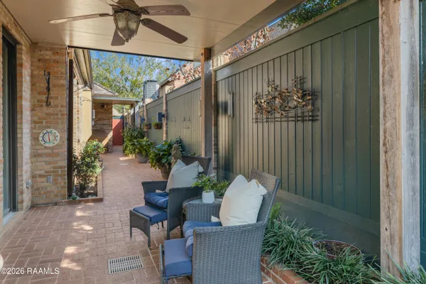 $961,000 | 309 Oakleaf Drive, Lafayette, LA 70503