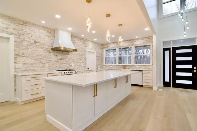 $1,200,000 | 4 Mohawk Street, Wilbraham, MA 01095