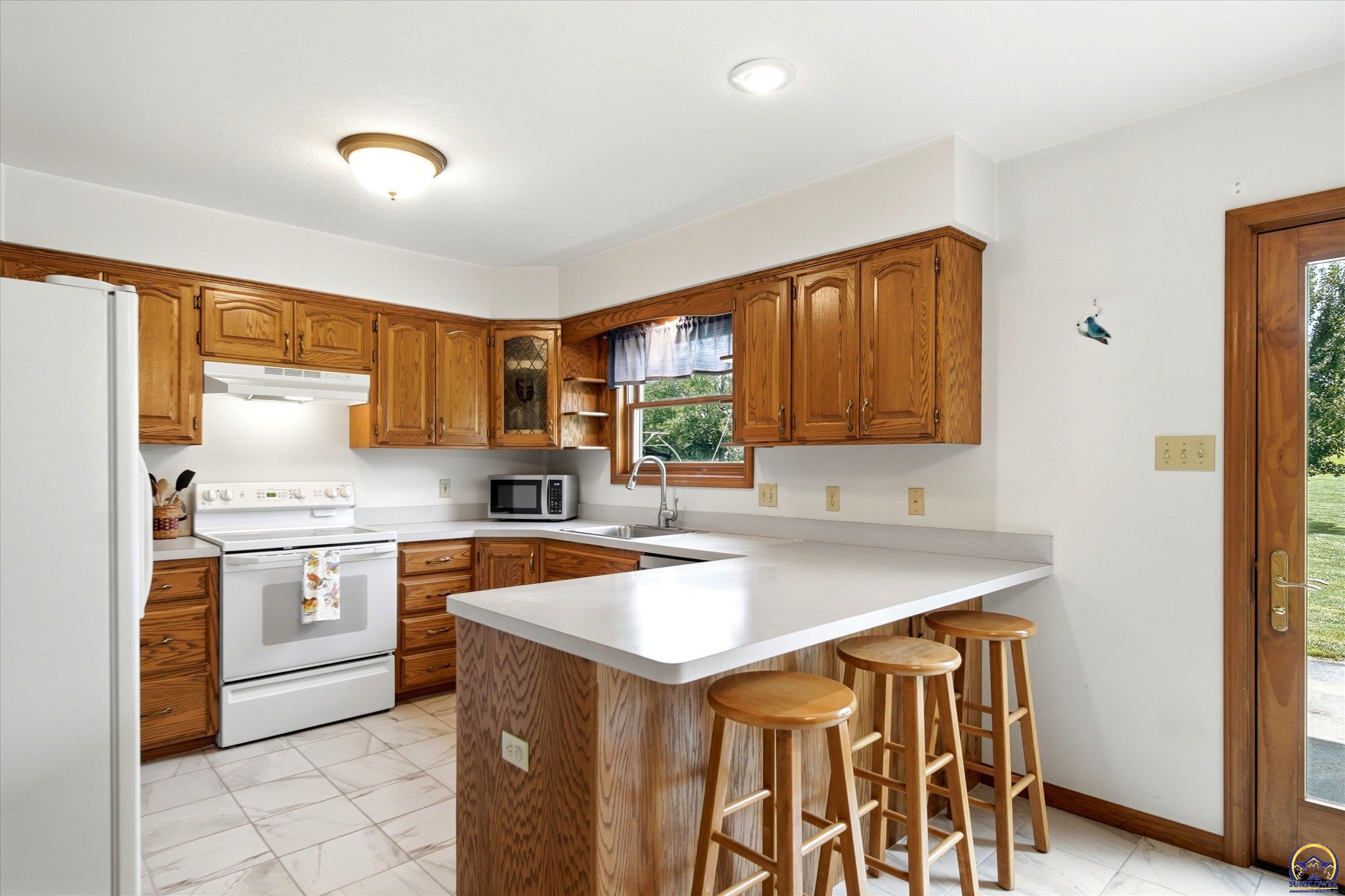 810 Southwest Mifflin Road Topeka, KS 66606 - Photo 11 of 30