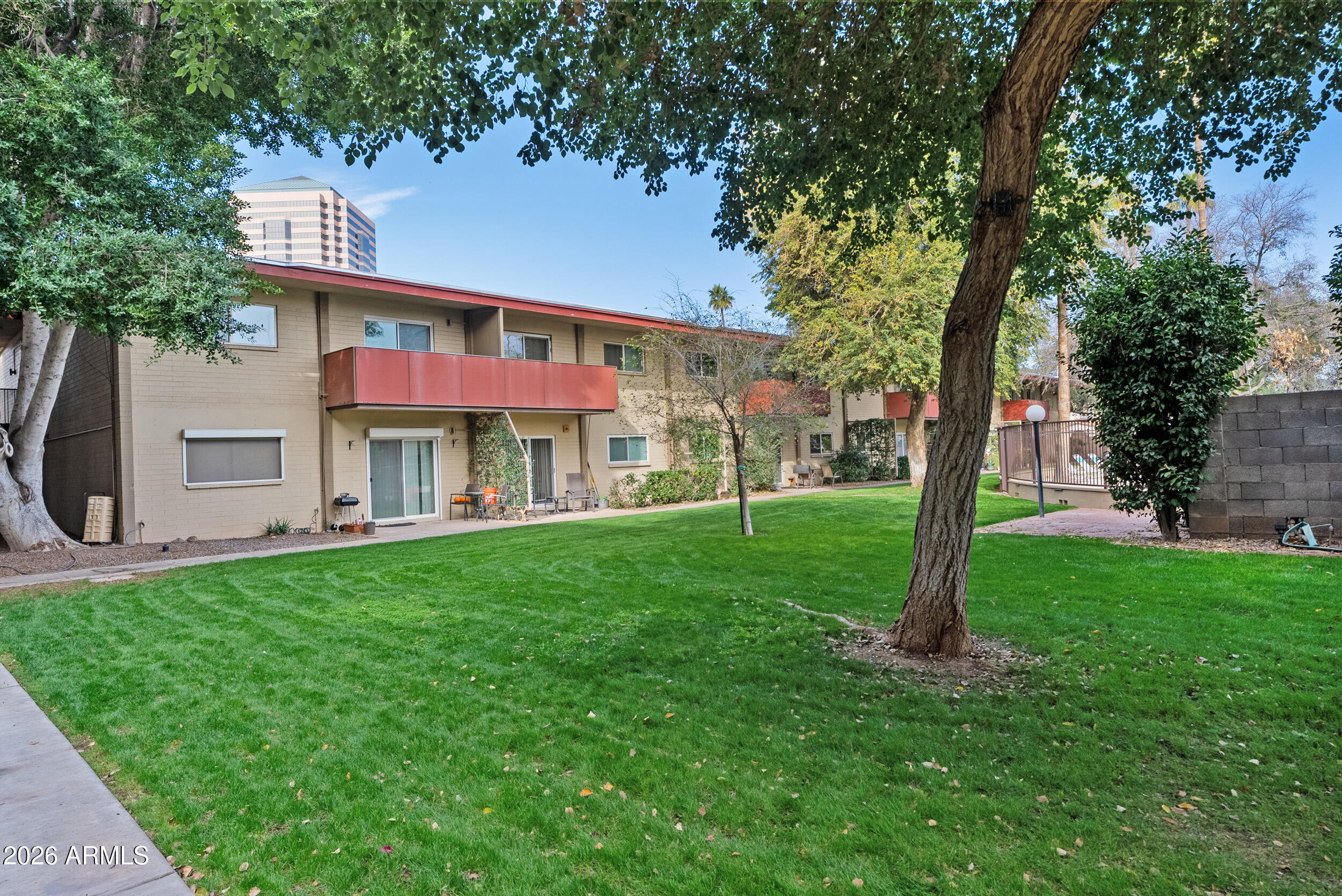 355 East Thomas Road, Unit B208 Phoenix, AZ 85004 - Photo 11 of 22 a view of a volley ball court