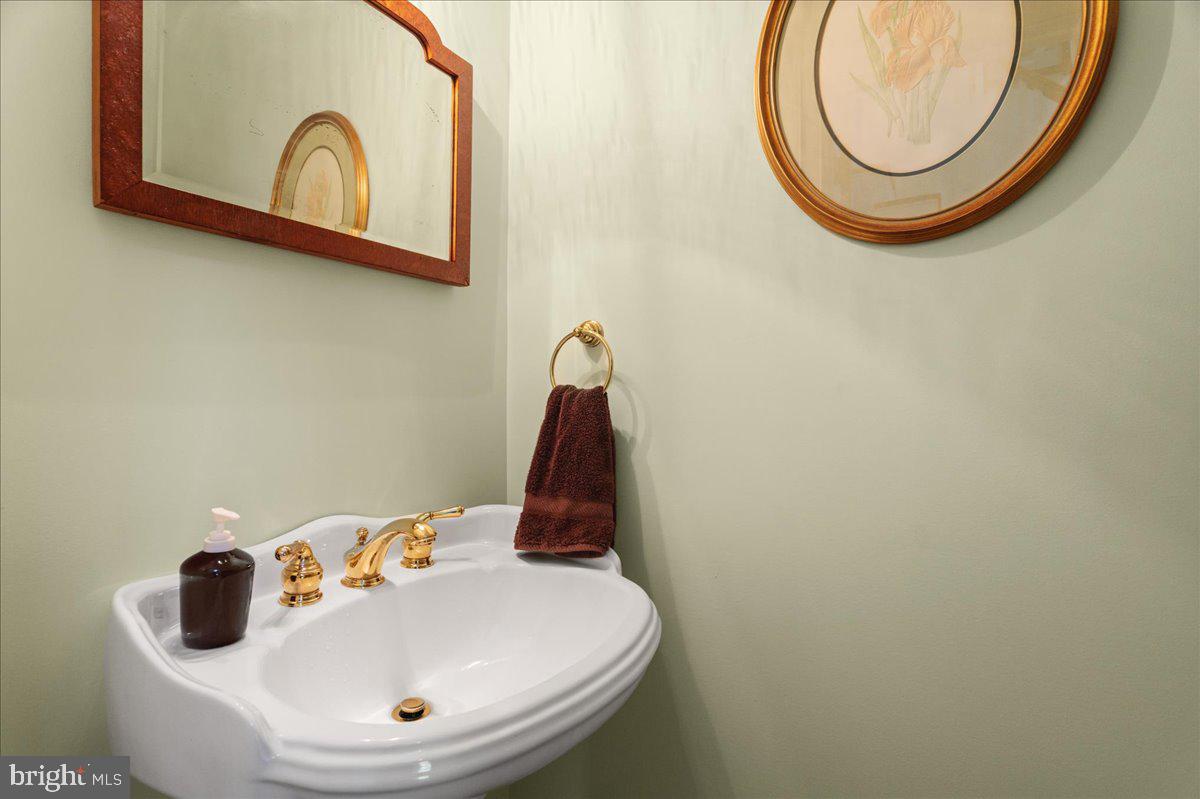 7610 Bear Wallow Road Warrenton, VA 20186 - Photo 24 of 44 Main-level Half bath