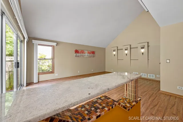 $3,300 | 54 North Royal Oak Drive, Vernon Hills, IL 60061