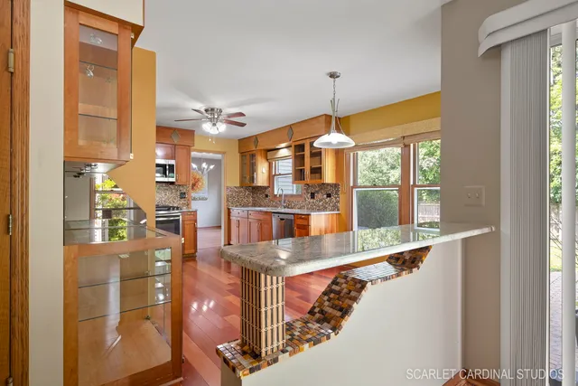 $3,300 | 54 North Royal Oak Drive, Vernon Hills, IL 60061