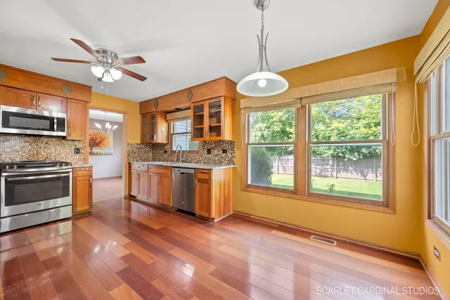 $3,300 | 54 North Royal Oak Drive, Vernon Hills, IL 60061