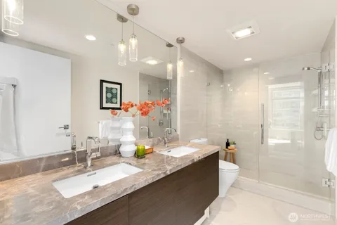 $925,000 | 588 Bell Street, Unit 2102S, Seattle, WA 98121