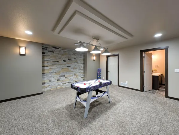 $629,900 | 6810 24th Street South, Fargo, ND 58104