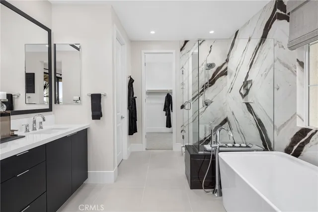 a view of living room with washer and dryer