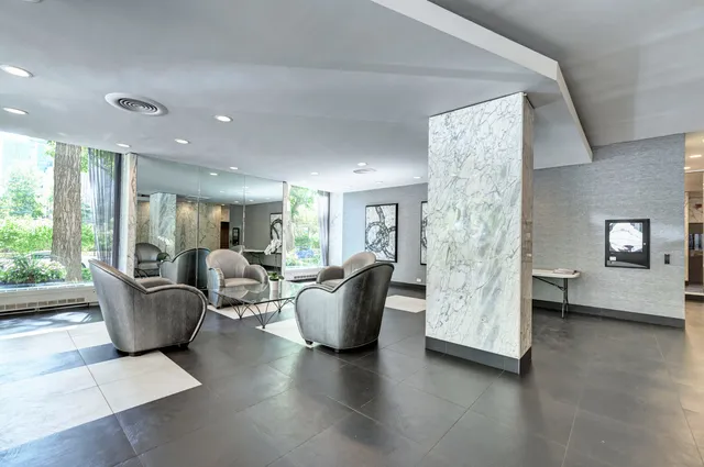 $2,299 | 222 East Pearson Street, Unit 203, Chicago, IL 60611