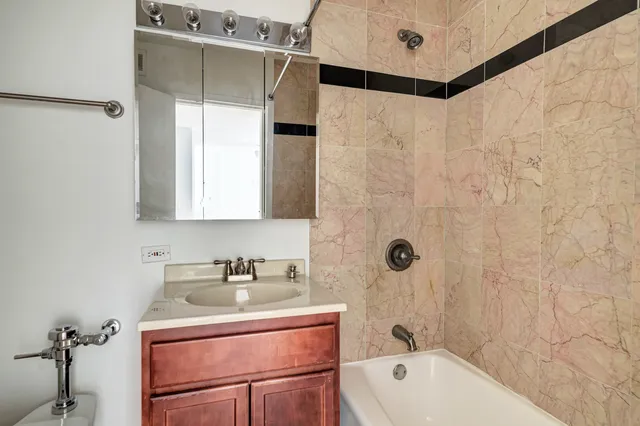 $2,299 | 222 East Pearson Street, Unit 203, Chicago, IL 60611