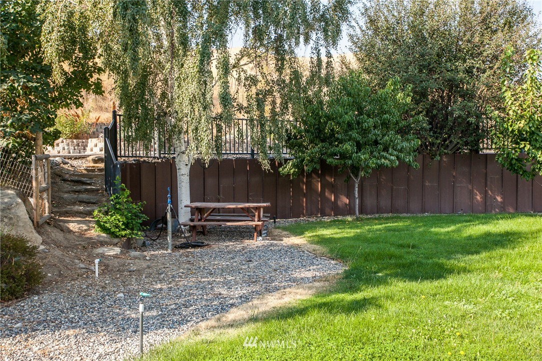 2221 Sleepy Hollow Road Wenatchee, WA 98801 - Photo 22 of 24 Gallery Image 22