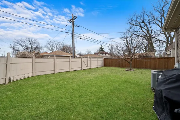 a view of backyard with barn