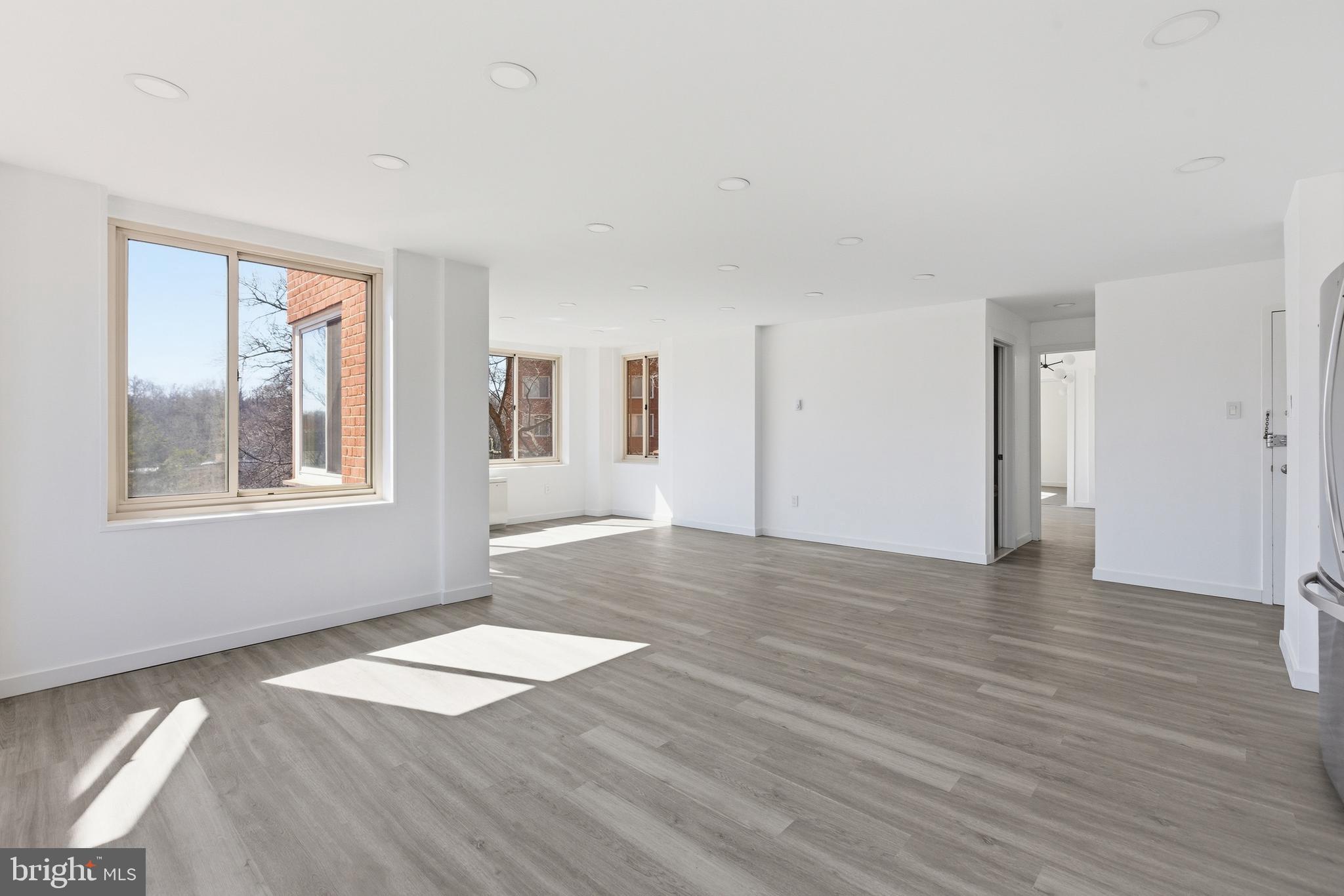 4000 Tunlaw Road Northwest, Unit 611 Washington, DC 20007 - Photo 23 of 29 Dining & Living Room