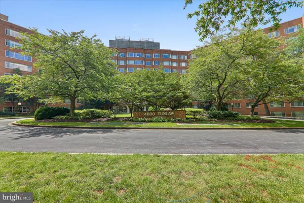 $2,300 | 4000 Tunlaw Road Northwest, Unit 611, Washington, DC 20007