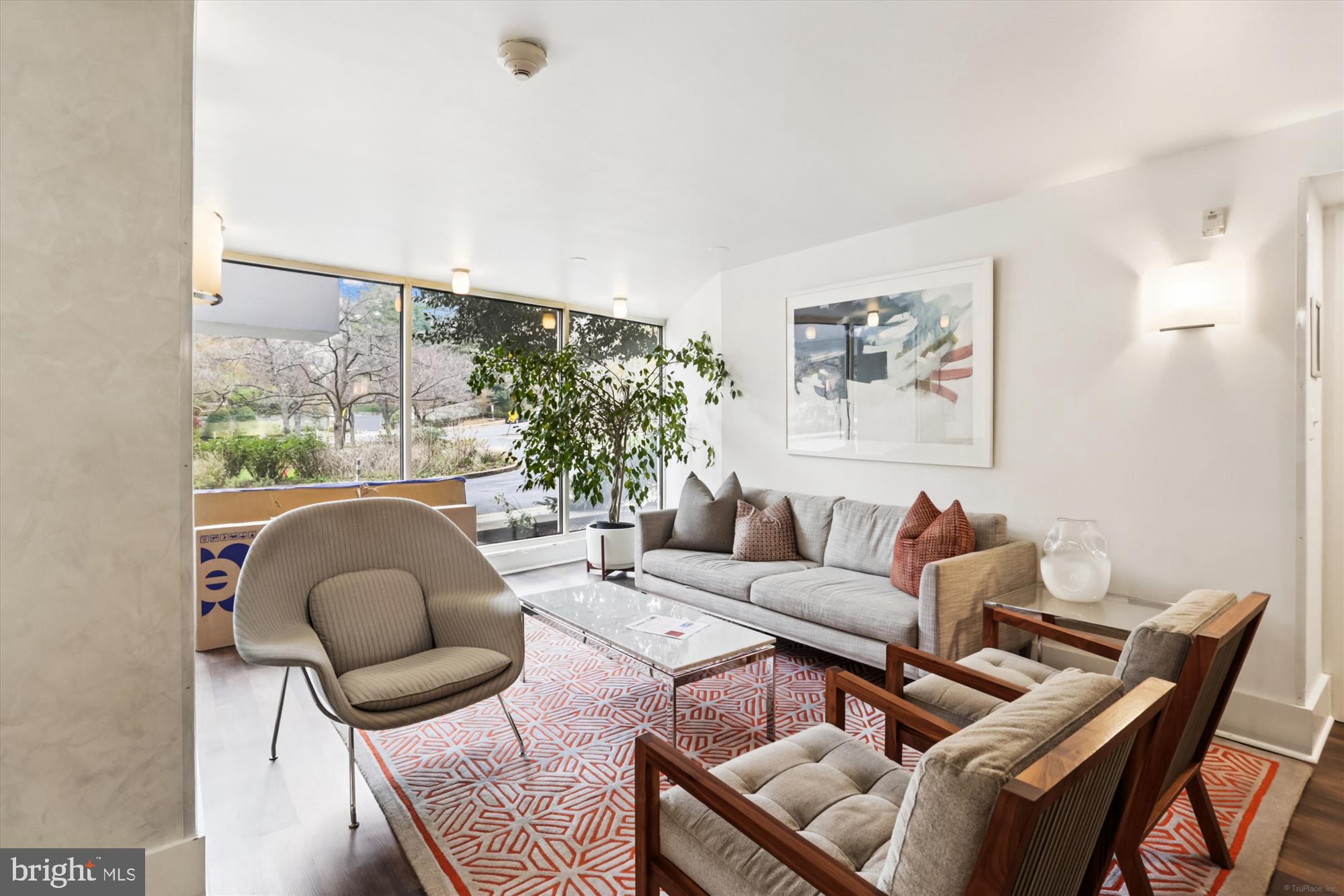 4000 Tunlaw Road Northwest, Unit 611 Washington, DC 20007 - Photo 9 of 29 Welcoming Lobby Area