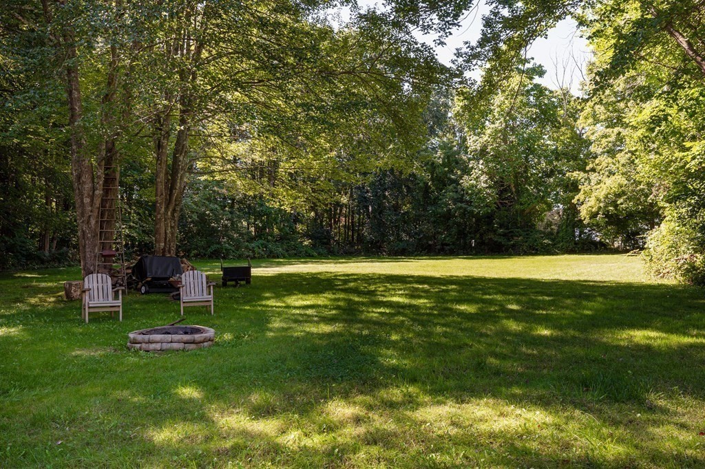 4 Chestnut Street Hopkinton, MA 01748 - Photo 35 of 40 a garden view with a fountain