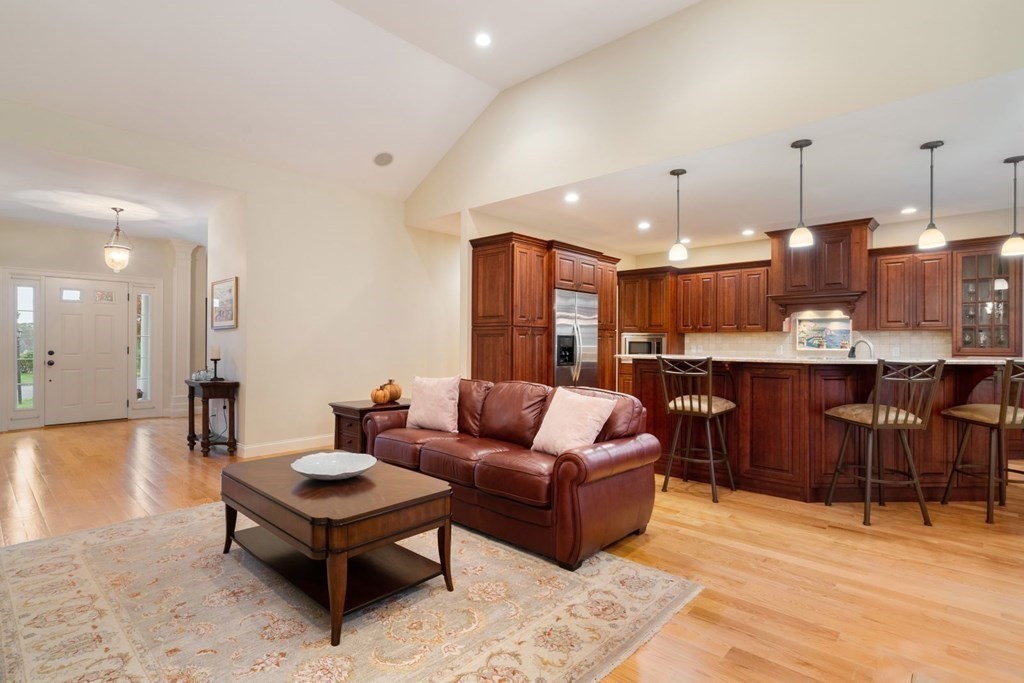 9 Ridgewood Crossing, Unit 9 Hingham, MA 02043 - Photo 5 of 31