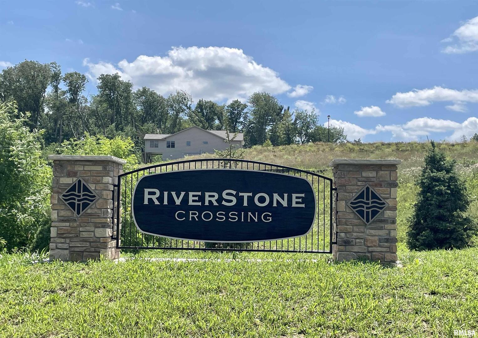 916 Riverstone Road Clinton, IA 52732 - Photo 2 of 4