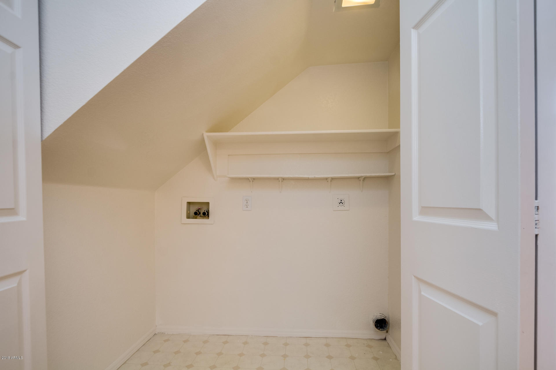 522 East Utopia Road Phoenix, AZ 85024 - Photo 31 of 35 a view of small space
