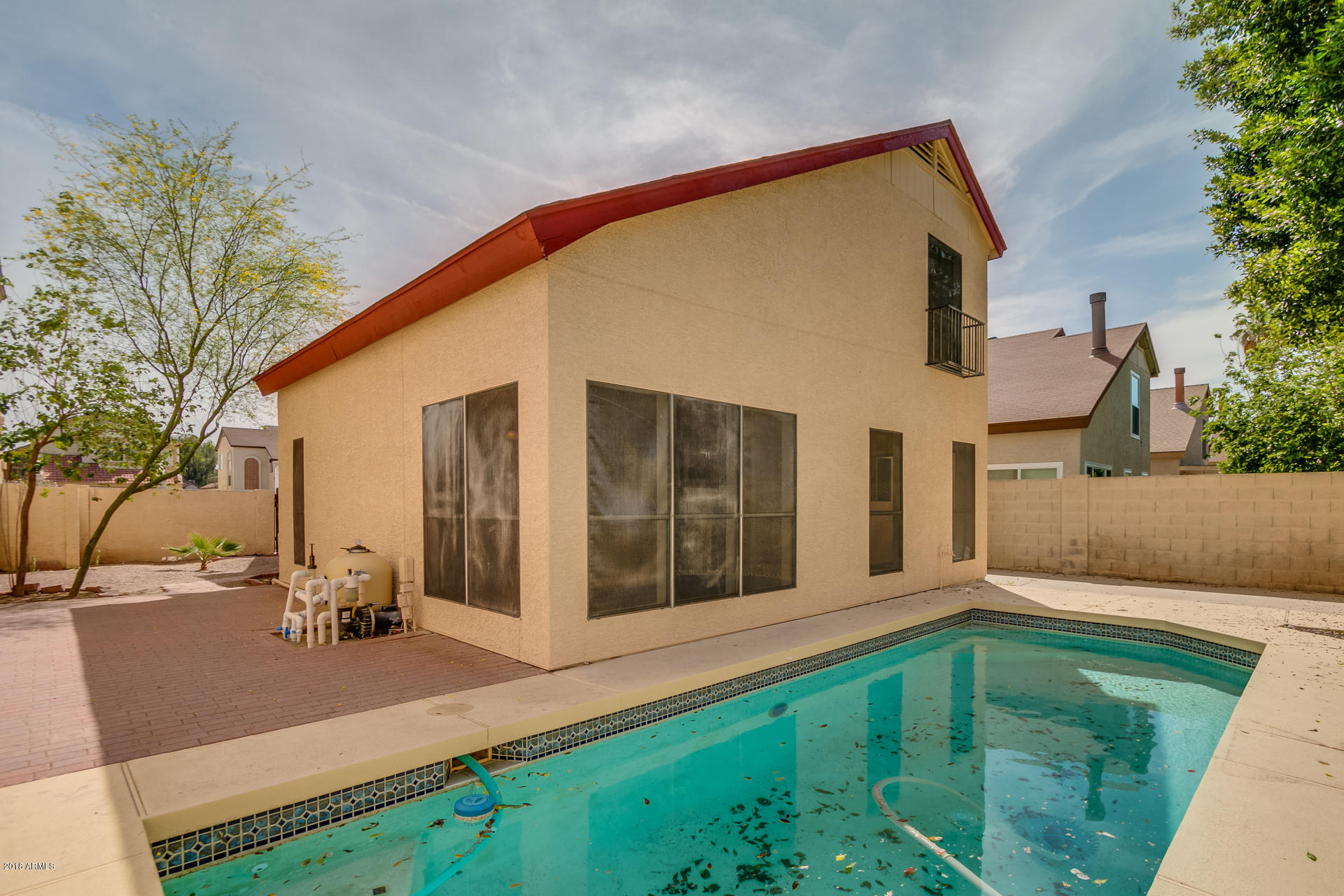 522 East Utopia Road Phoenix, AZ 85024 - Photo 5 of 35 a backyard of a house with table and chairs