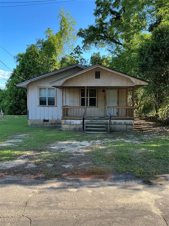 4235 Roulhac Marianna, FL 32448 - Photo 12 of 15 a front view of a house with garden