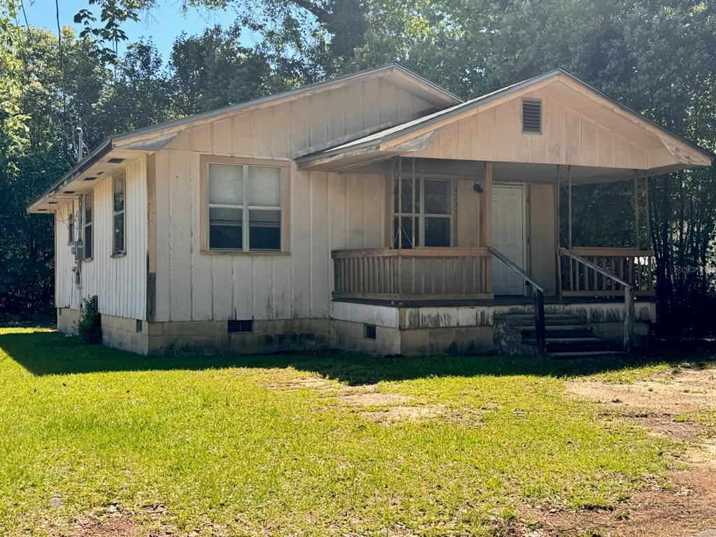 4235 Roulhac Marianna, FL 32448 - Photo 2 of 15 a front view of a house with a yard
