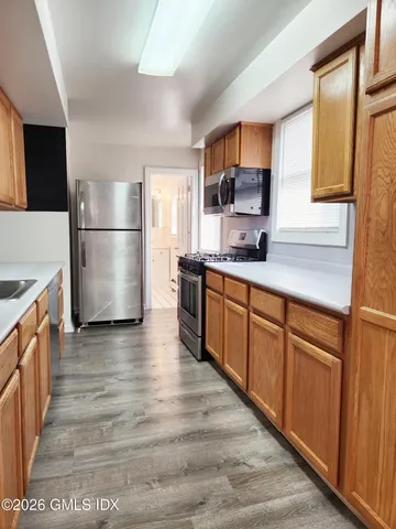 $2,950 | 77 Valley Road, Cos Cob, CT 06807