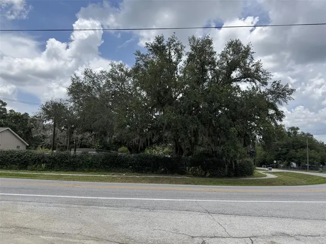 a view of a tennis court