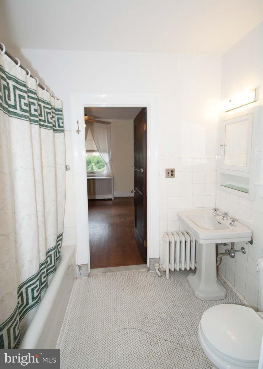 531 Nottingham Road Baltimore, MD 21229 - Photo 11 of 14 Full Bath #2