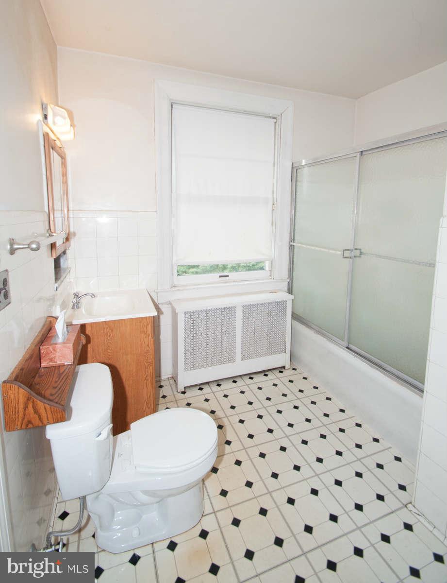 531 Nottingham Road Baltimore, MD 21229 - Photo 8 of 14 Full Bath #1