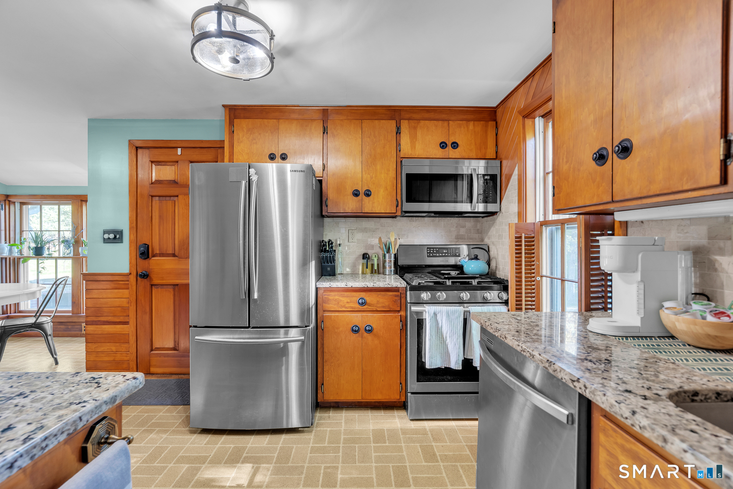 215 Walnut Street Putnam, CT 06260 - Photo 17 of 39