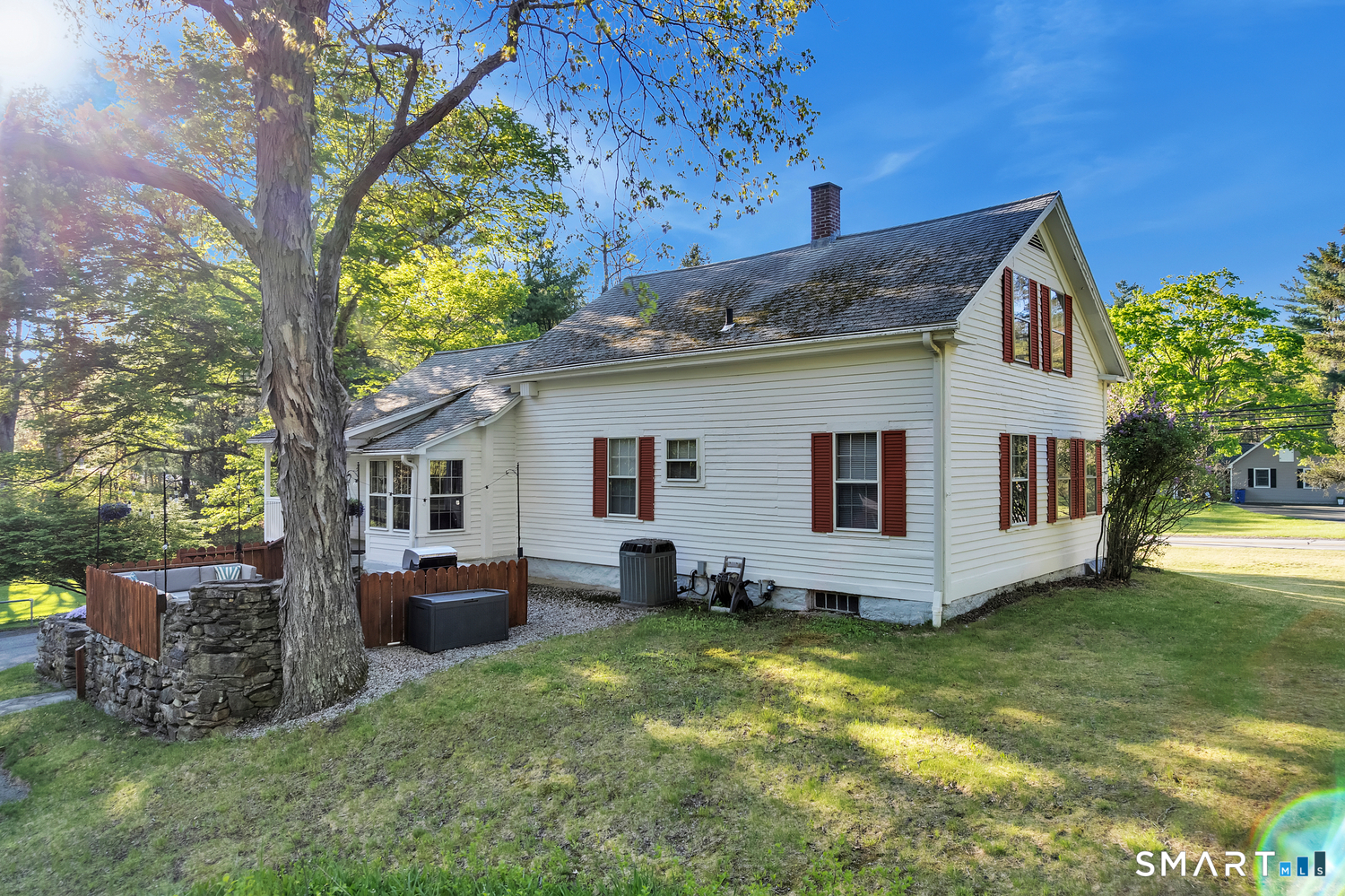 215 Walnut Street Putnam, CT 06260 - Photo 3 of 39