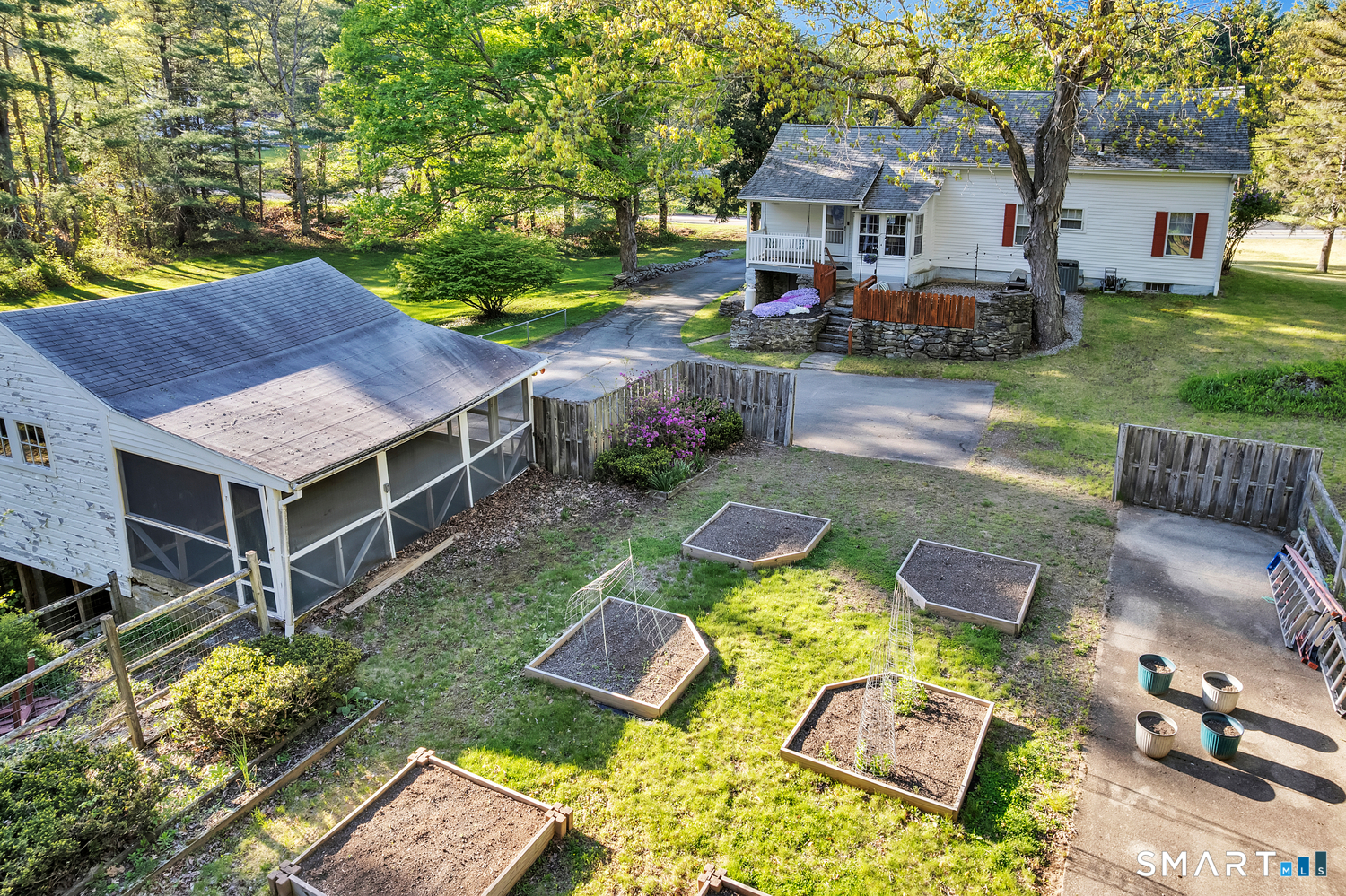 215 Walnut Street Putnam, CT 06260 - Photo 4 of 39