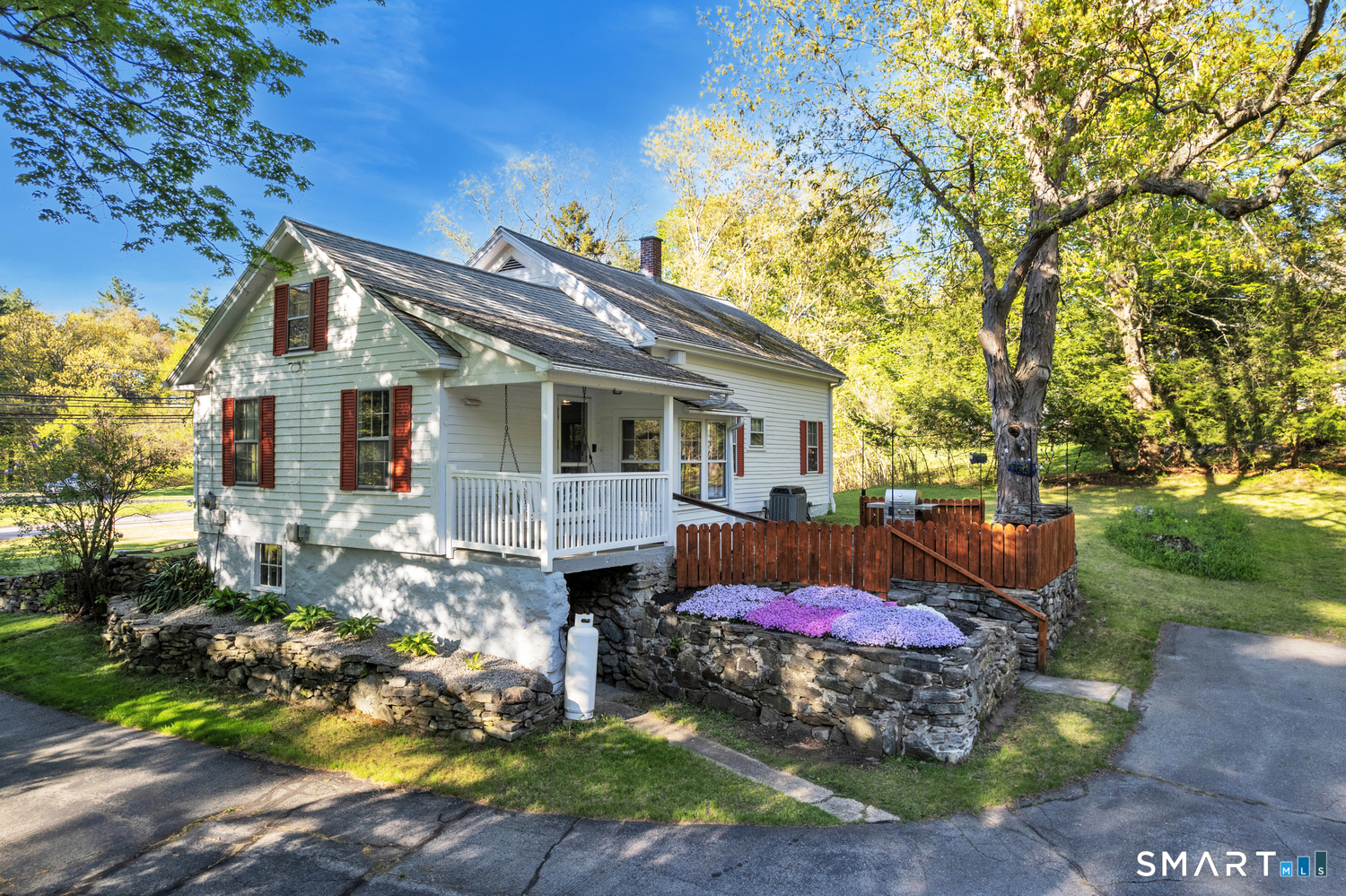 215 Walnut Street Putnam, CT 06260 - Photo 5 of 39