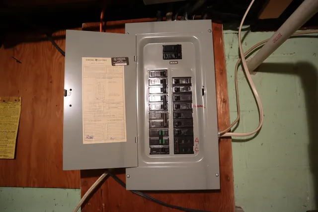 a view of a house with entryway