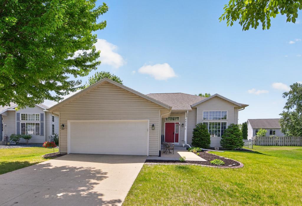 4820 Savannah Drive Northwest Rochester, MN 55901 - Photo 2 of 43